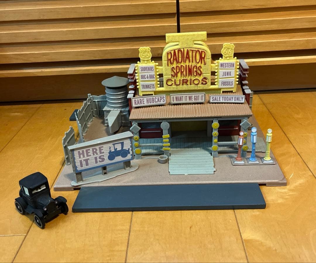 マテルカーズ　リジーの記念グッズショップラジエータースプリングスプレイセット