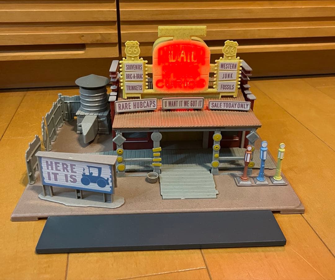 マテルカーズ　リジーの記念グッズショップラジエータースプリングスプレイセット