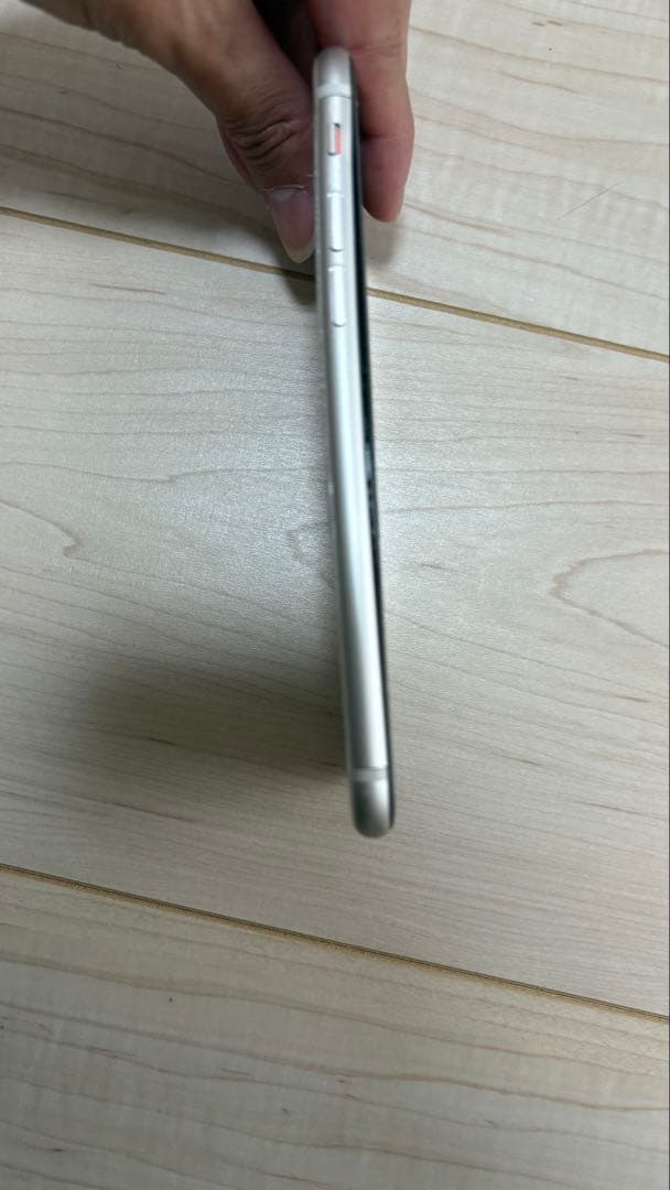 ホワイト スマートフォン 本体　ジャンク品　iPhone SE