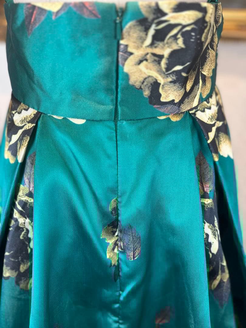 ターコイズ フラワープリント ハルターネック マキシドレス