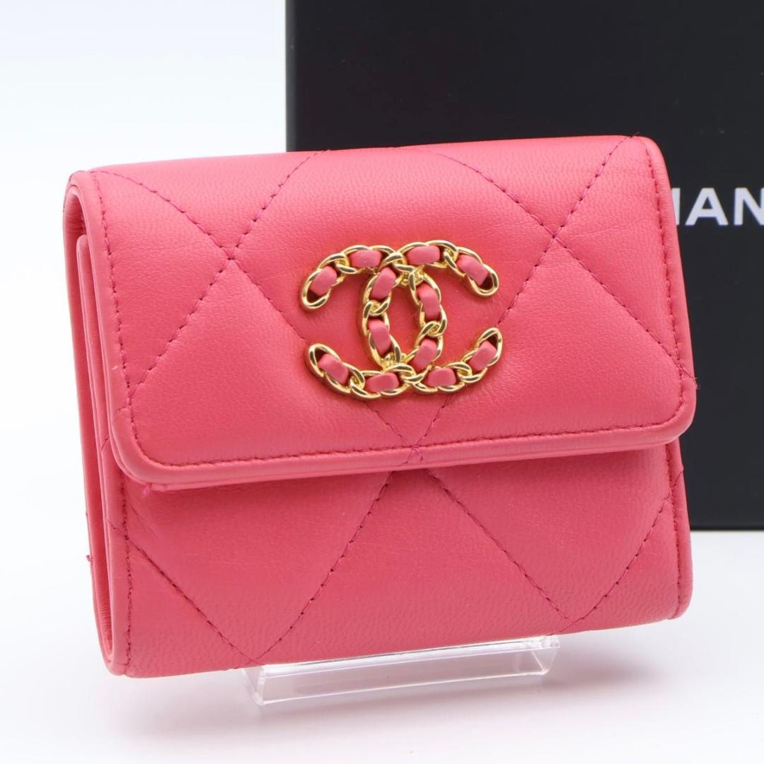 【超極美品】CHANEL 19 ディズヌフ　三つ折り財布　ピンク　ラムスキン