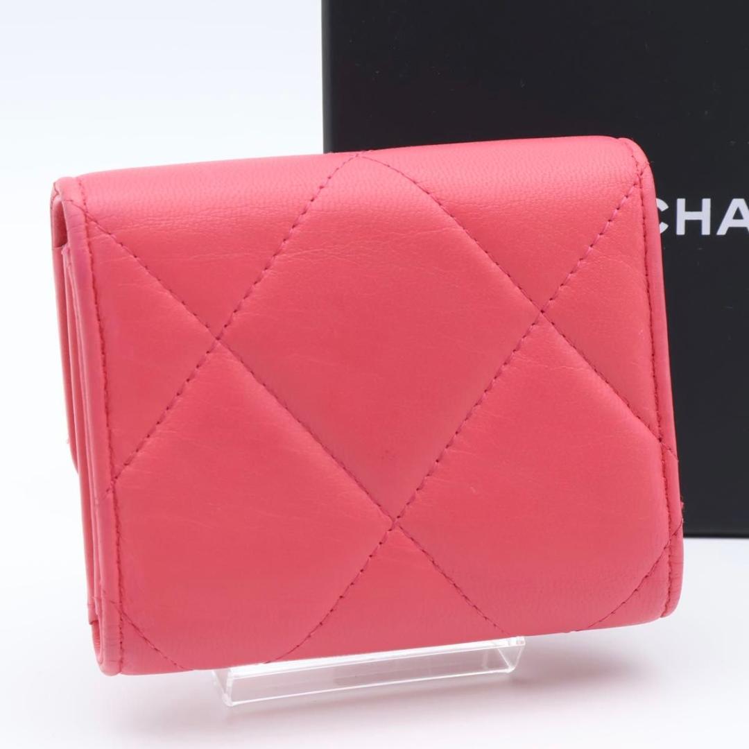 【超極美品】CHANEL 19 ディズヌフ　三つ折り財布　ピンク　ラムスキン