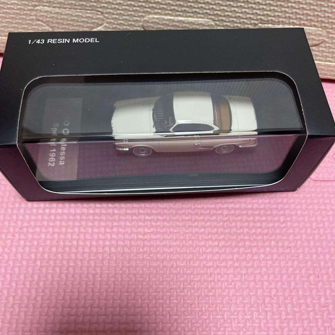 1/43 レジンモデル ミニカー クリーム色