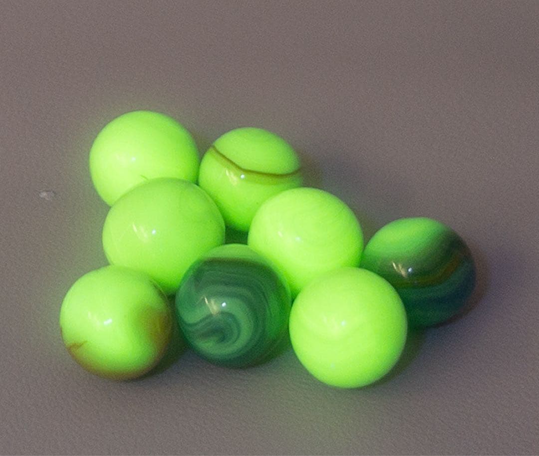 昭和初期 日本製 ウランガラス 工芸ガラスビー玉 スワール 8個｜UV反応