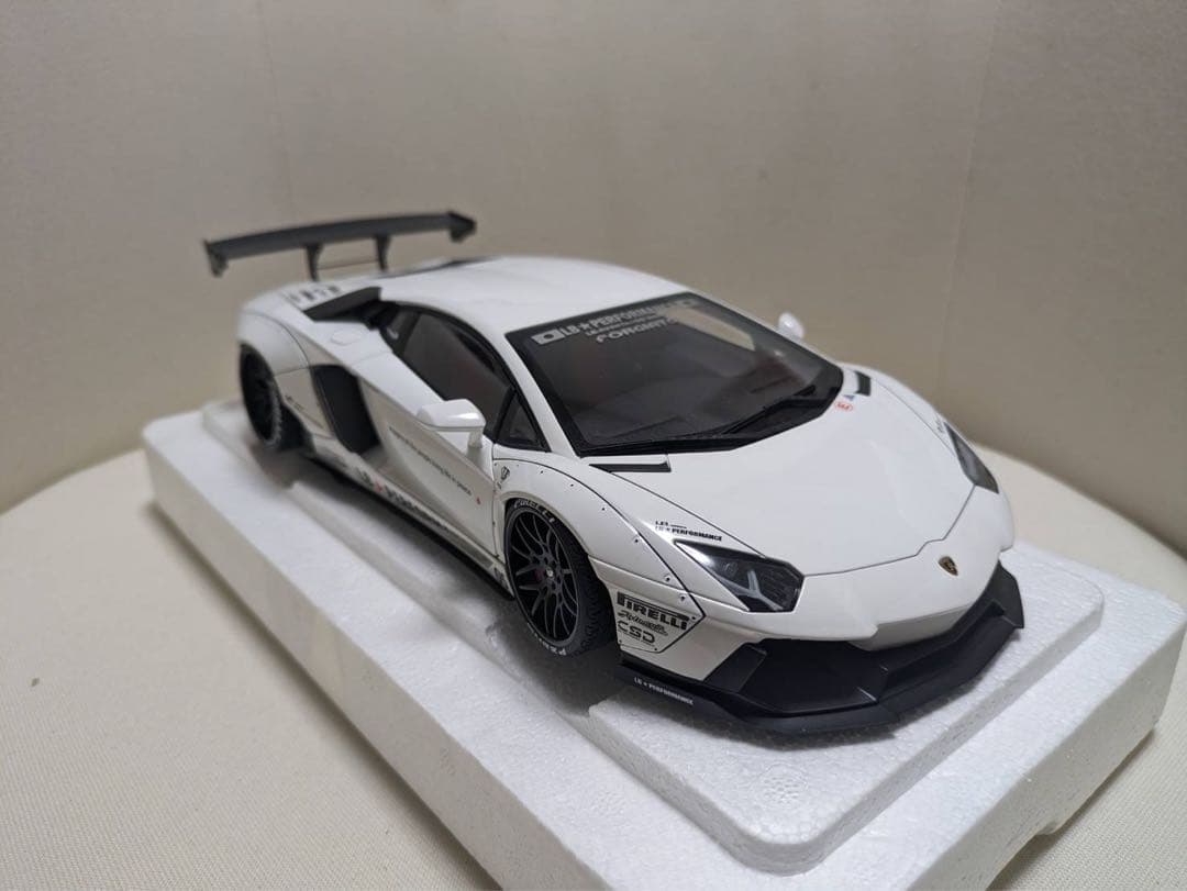 オートアート　アベンタドール　1/18