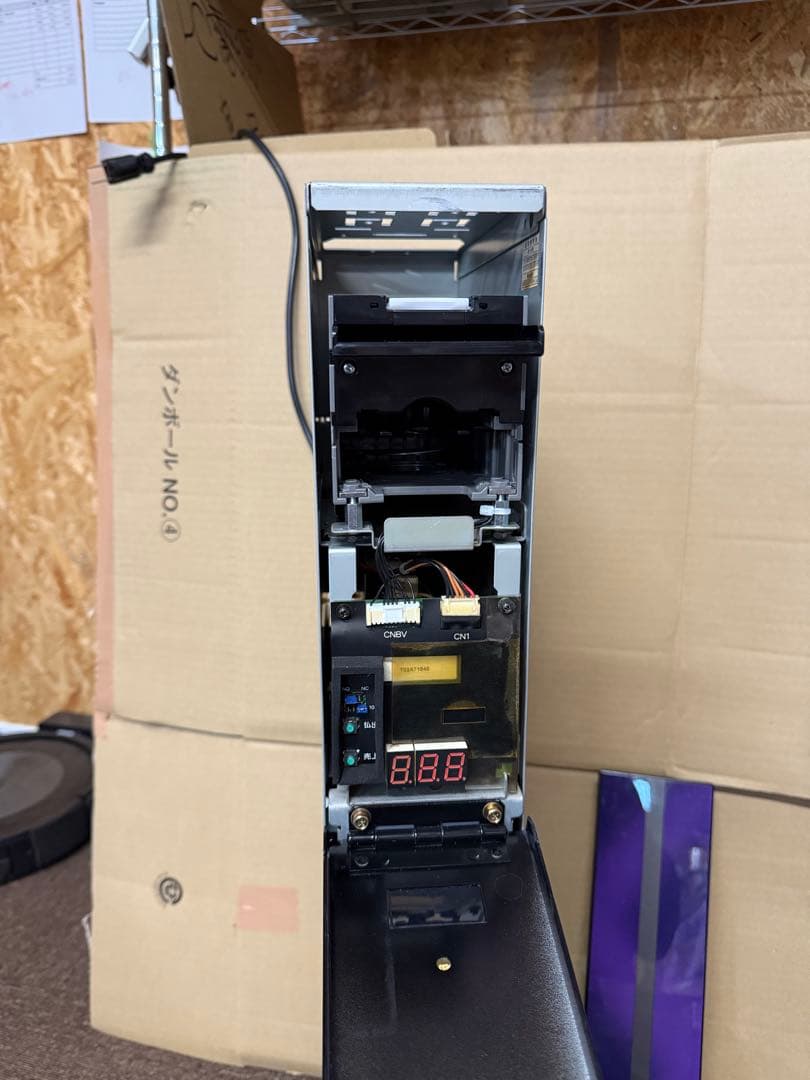 令和6年7月発行新紙幣対応　サンド型両替機 千円札→100円硬貨×10枚