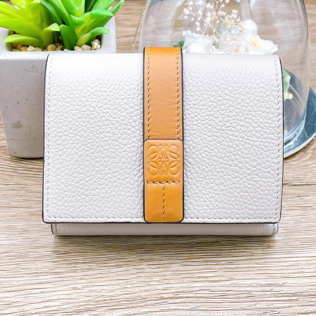 ◇ロエベ◇アナグラム トライフォールド 三つ折り財布 ライトオーツ / ハニー