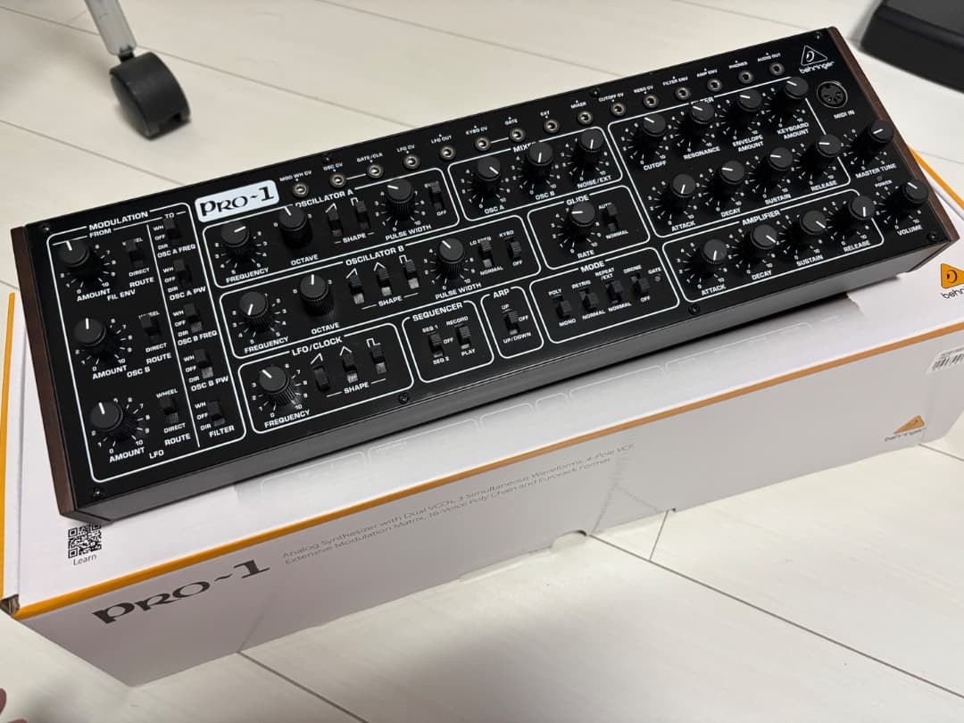 Behringer Pro-1 アナログシンセサイザー