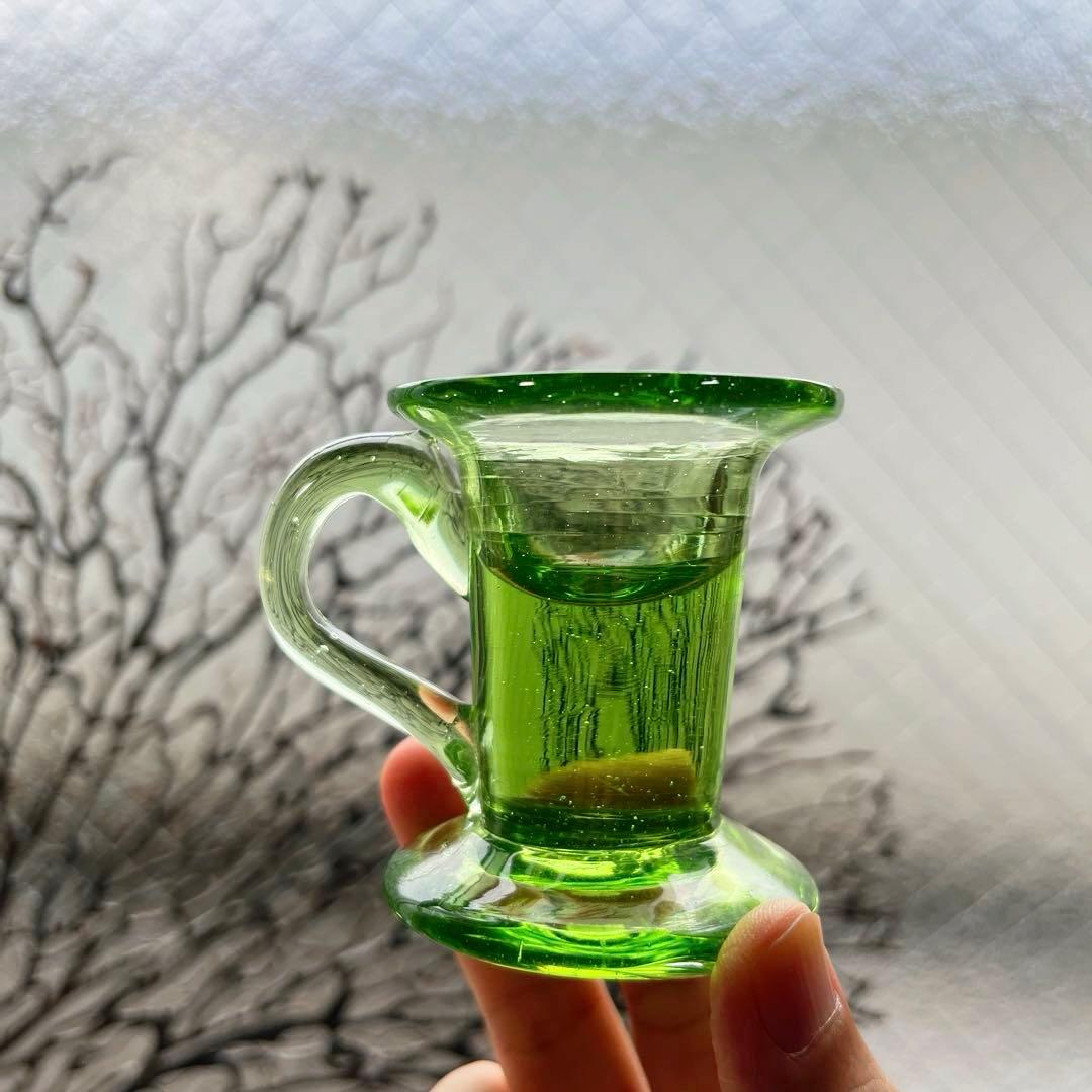 骨董　時代ガラス　超希少若草色　取手付き　厚底　アイスクリームコップ　ウラン