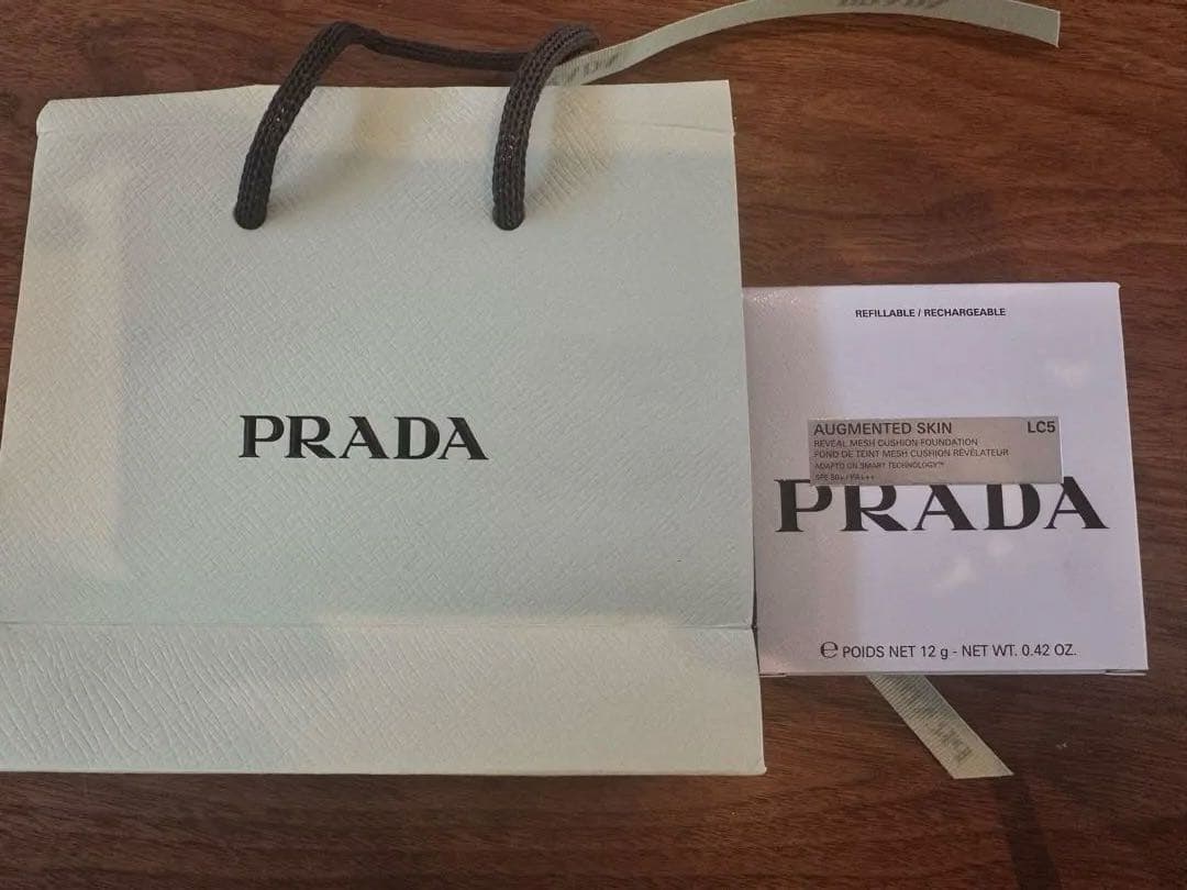 【新品、袋付き！】Prada クッションファンデーション LC5