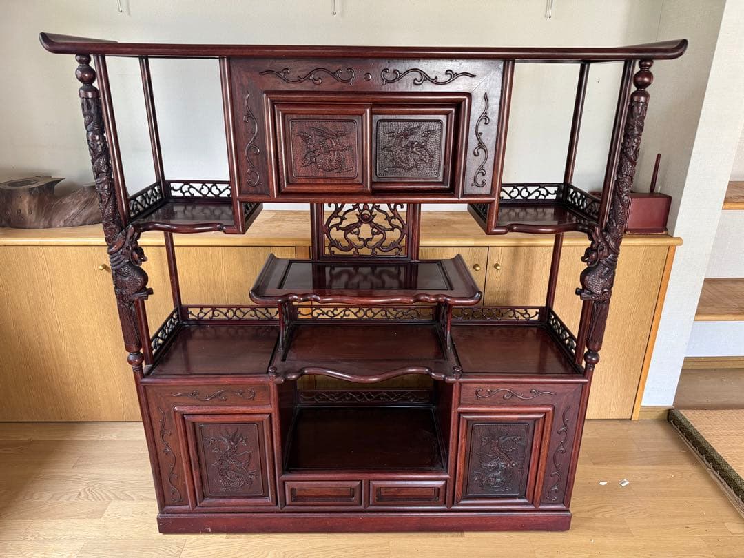 高級 中華　龍彫刻 飾り棚 花梨材風 アンティーク家具