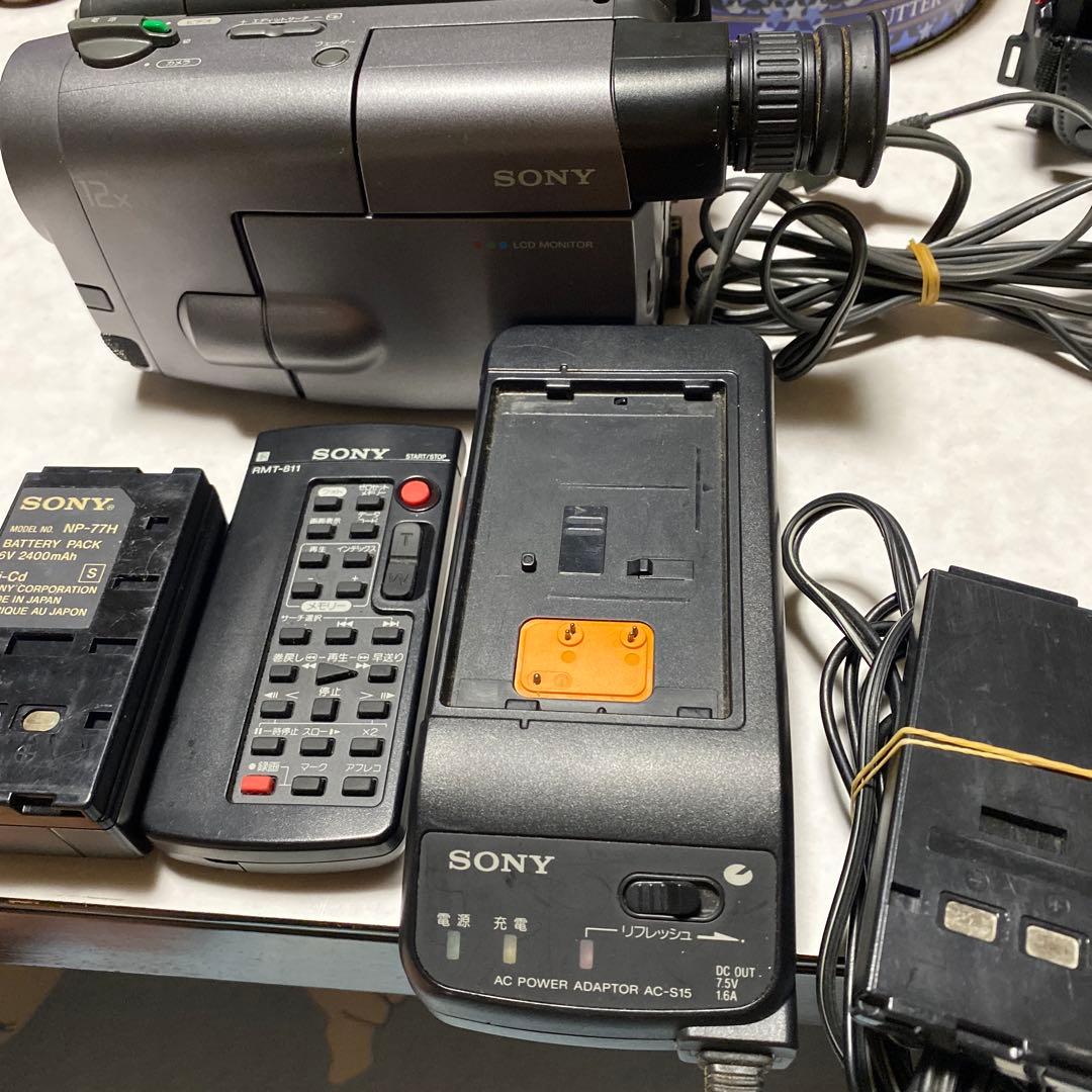 SONY videoHi8 Handycam CCD-TRV60 ②