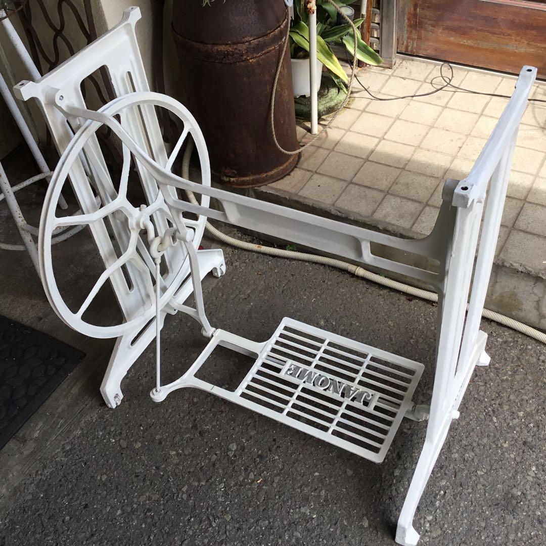 ジャノメ職業用足踏みミシン鉄脚　大型　 テーブルに！