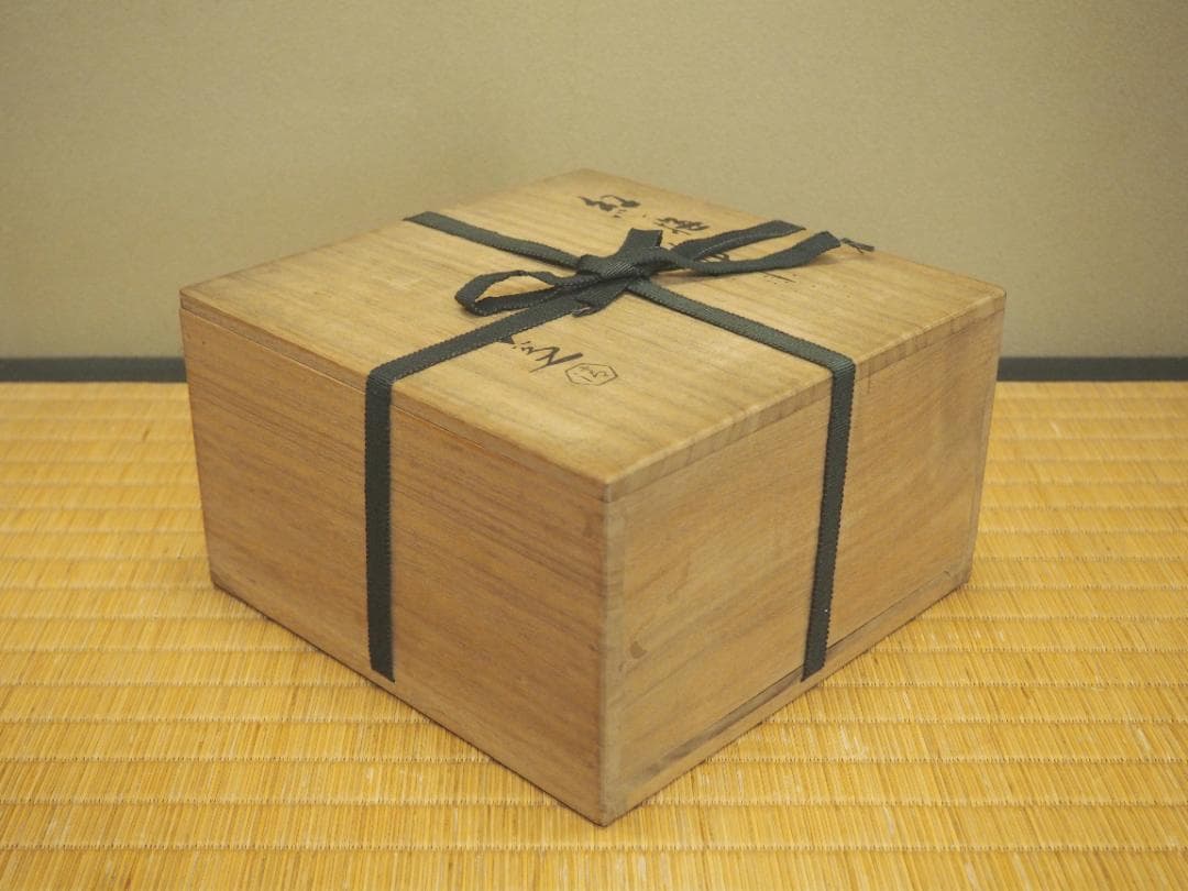 5代 清水六兵衛造　色絵紅梅図鉢（共箱）