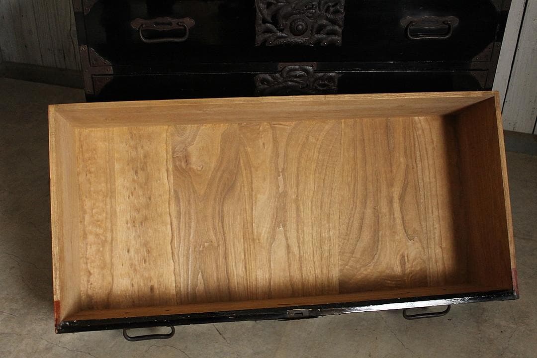 綺麗な打ち出し金具庄内箪笥　3段　タンス　収納　古家具　古民家　時代家具