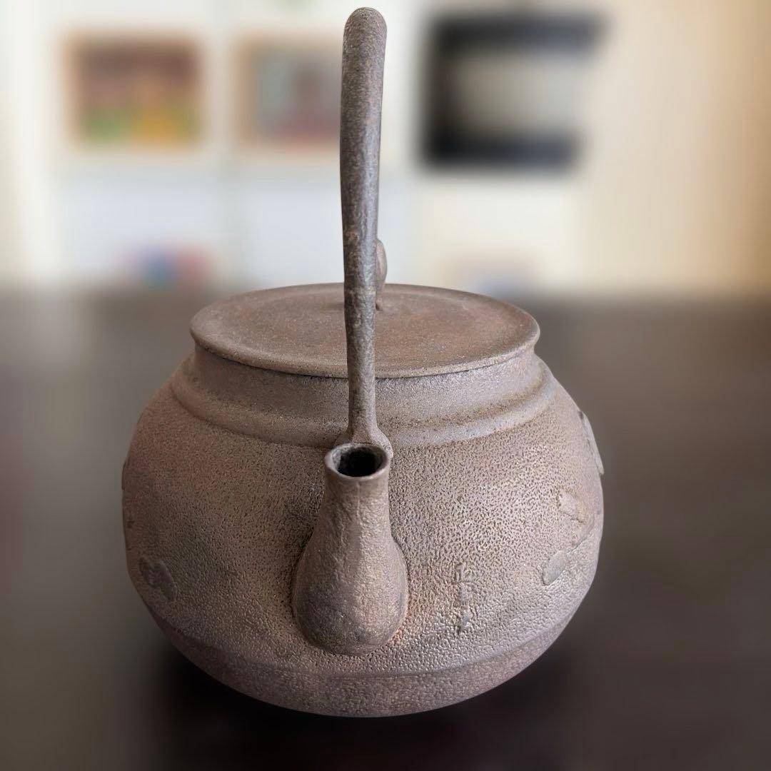 鋳鉄製浮彫り鉄瓶