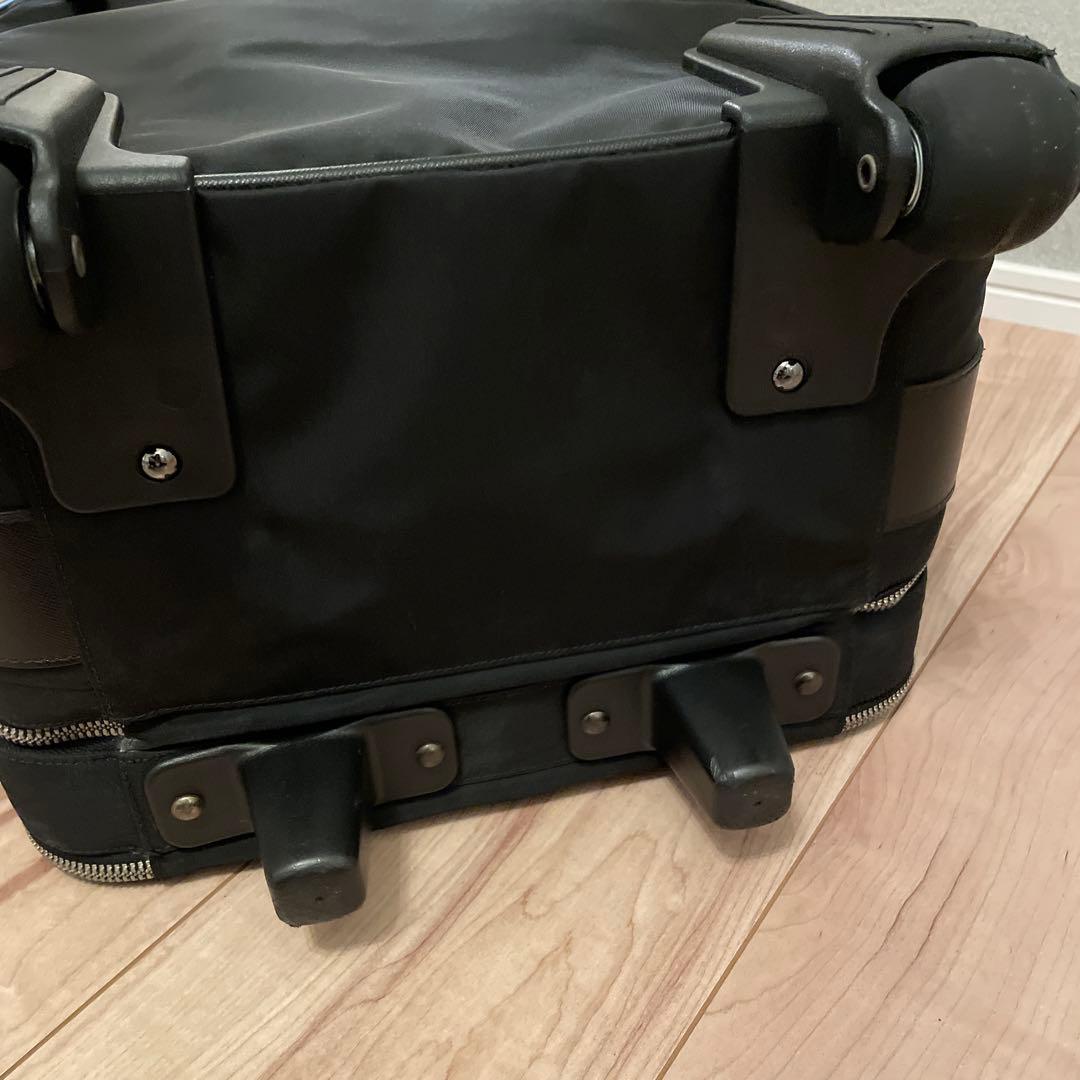 PRADA ブラック キャリーケース　保存袋付き。