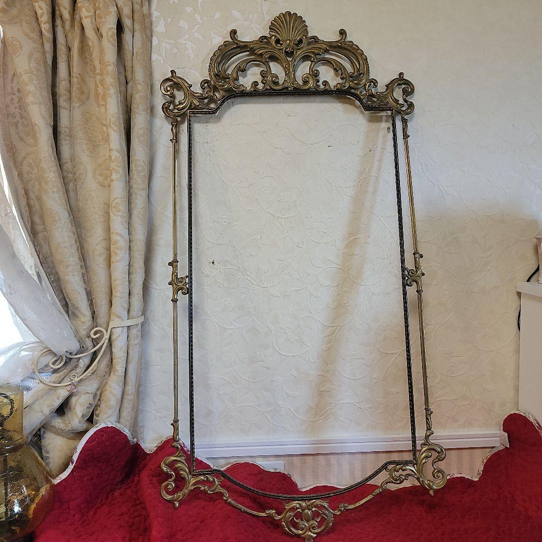 真鍮のアンティークフレーム　大型　イタリア製　フレームのみ　什器　ヴィンテージ