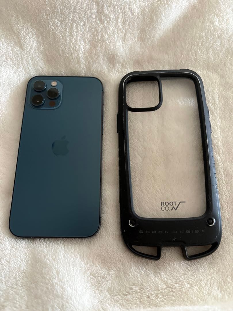 Apple iPhone 12 Pro 青 ケース付き