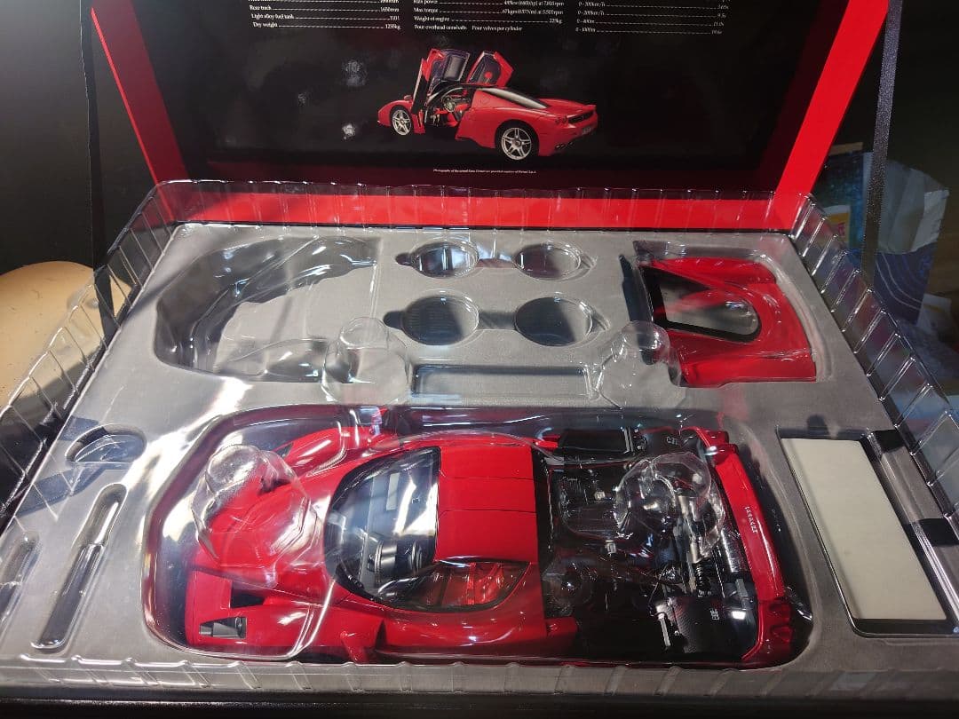タミヤ　1/12 エンツォフェラーリ　セミアッセンブルモデル (箱に難アリ)