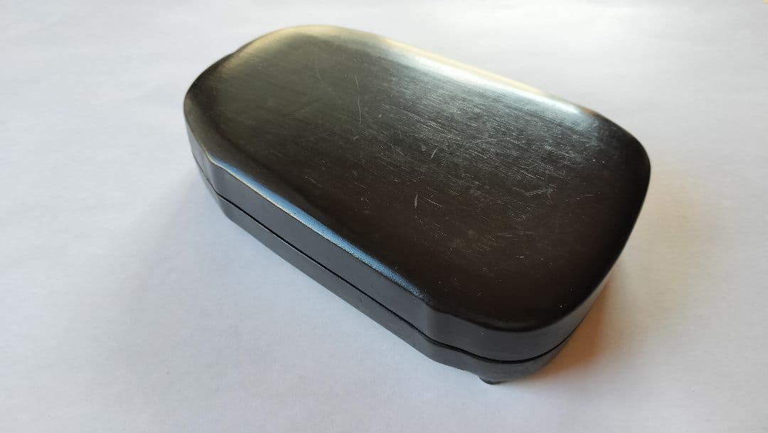 唐硯 (彫刻模様入り、硯箱入り)