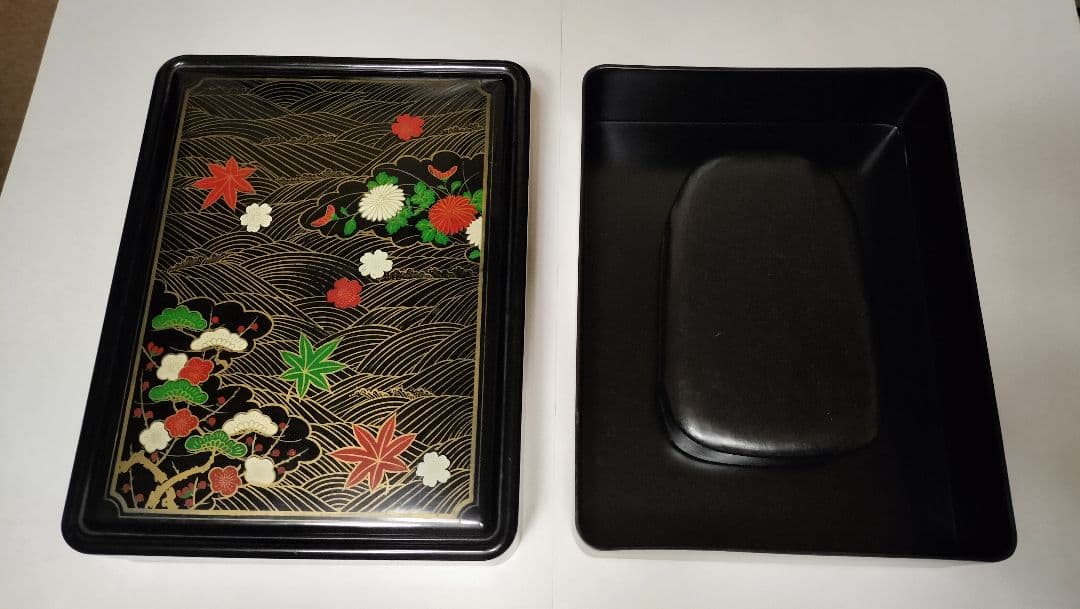 唐硯 (彫刻模様入り、硯箱入り)