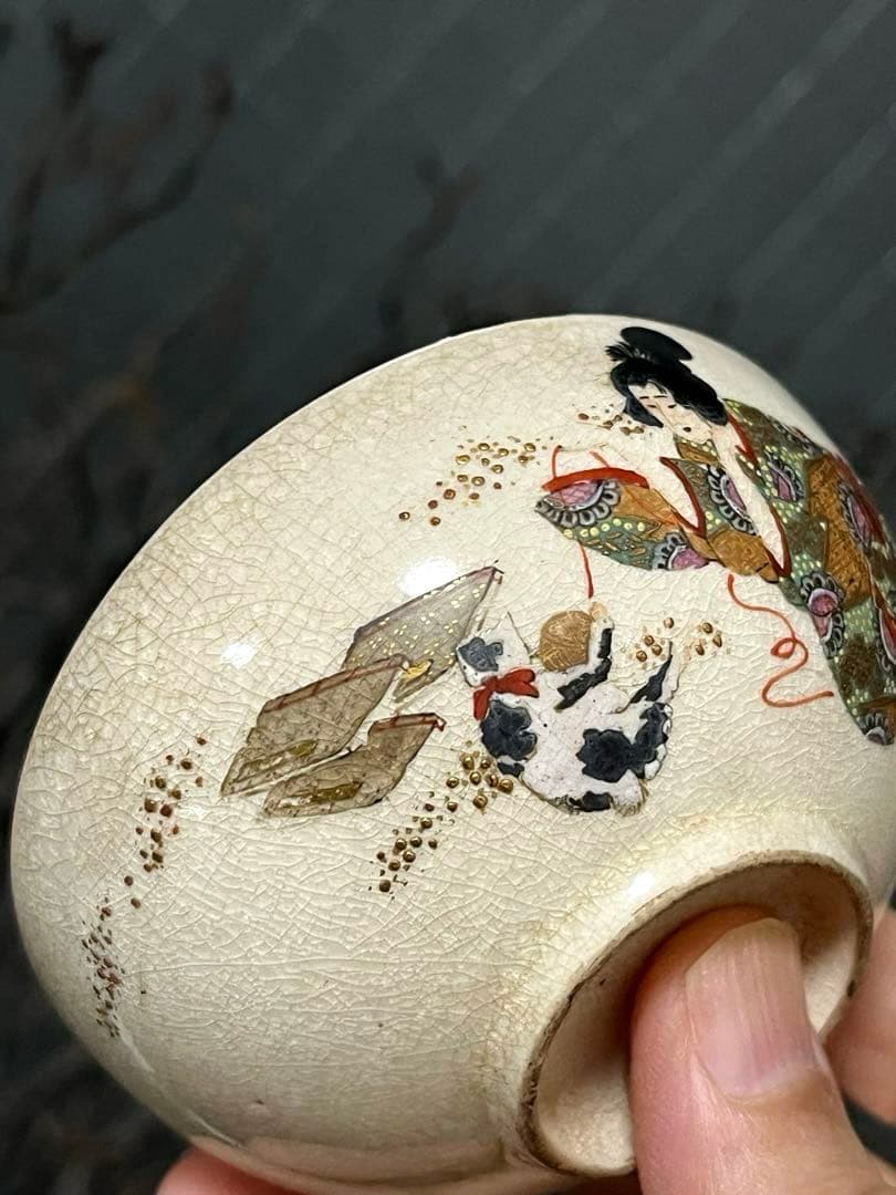 骨董　古薩摩　薩摩焼　美人と猫　手鞠　金彩　色絵　茶器　茶碗　１客