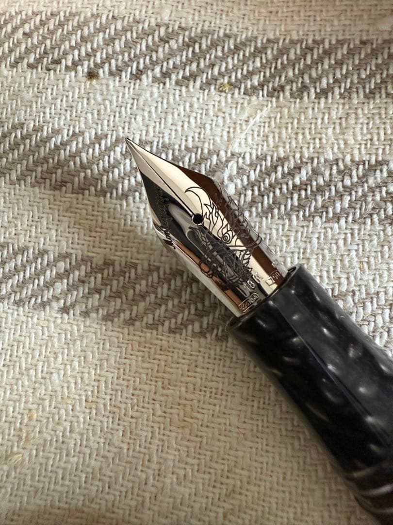 モンテグラッパ　万年筆限定品、龍と桜