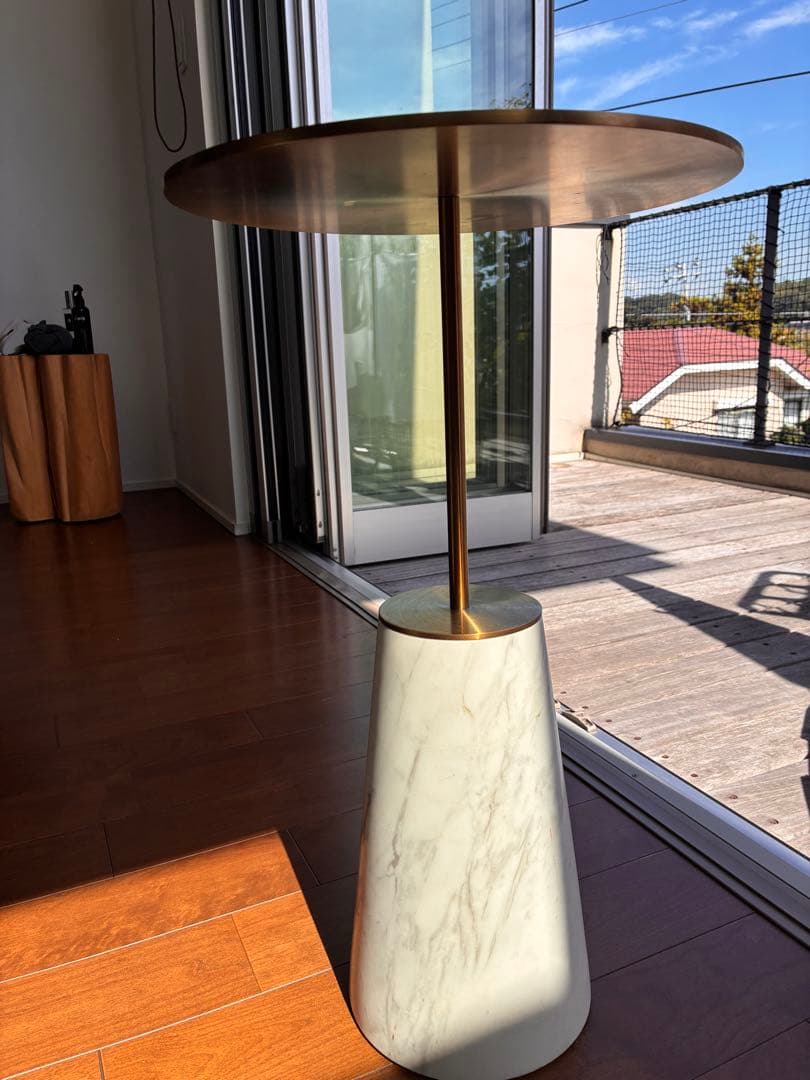 サイドテーブル