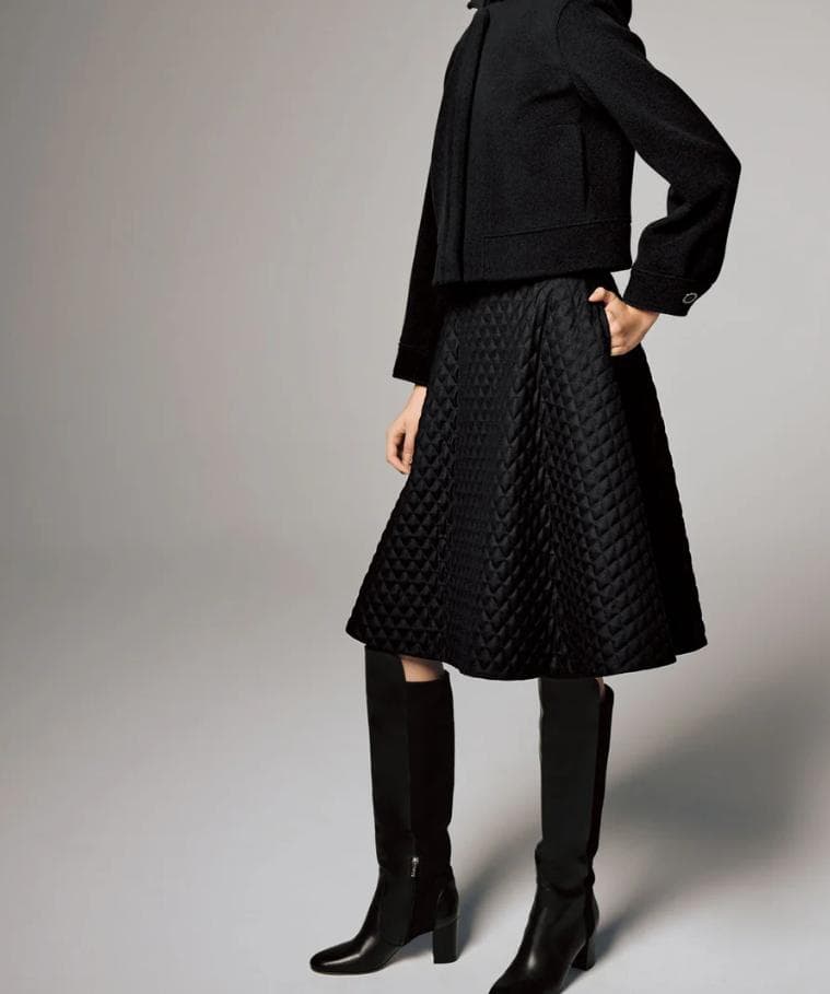 美品★FOXEYフォクシースカート クロスフレア ロゴプレート付キルティング40