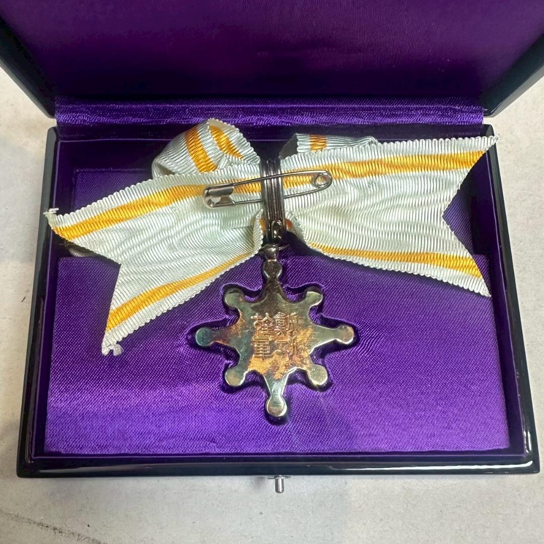 iΦ【セット】勲八等白色桐葉章 勲七等瑞宝章 元箱付き 旧日本軍 顕彰