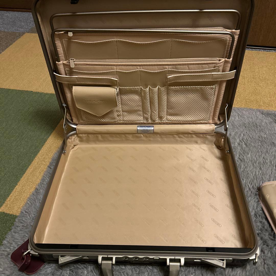 美品　リモワ アタッシュケース ポリカーボネート 18L ビジネス