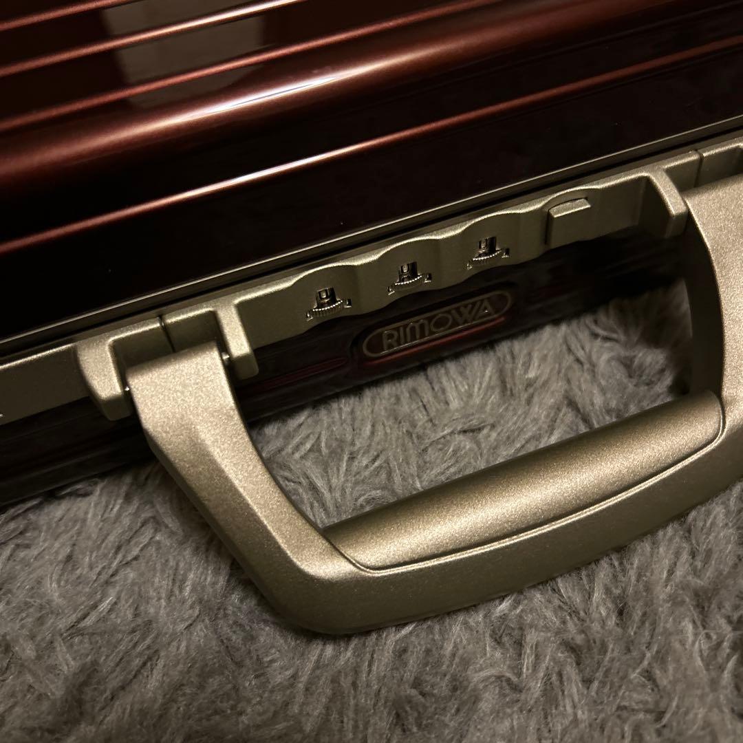 美品　リモワ アタッシュケース ポリカーボネート 18L ビジネス