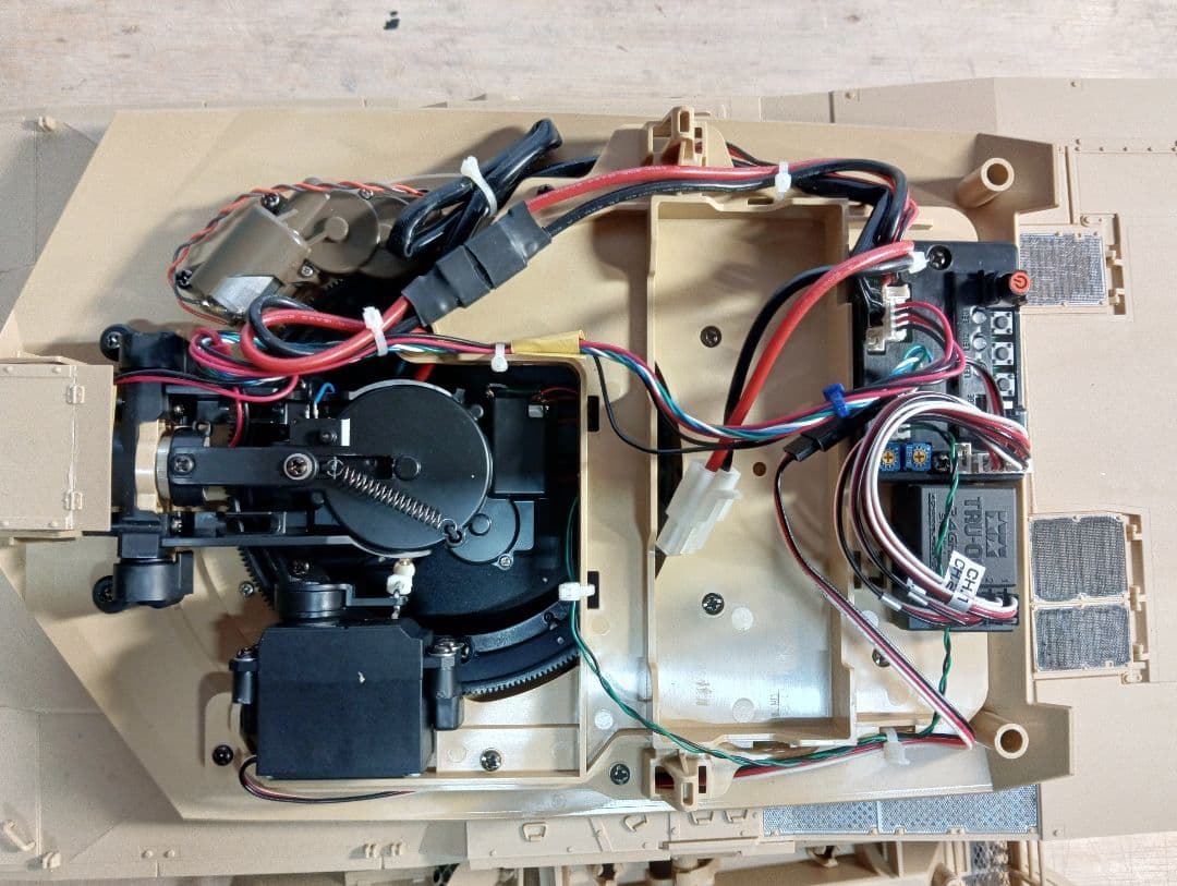 タミヤ 1/16RC M1A2 エイブラムス戦車 フルオペレーション 完成品