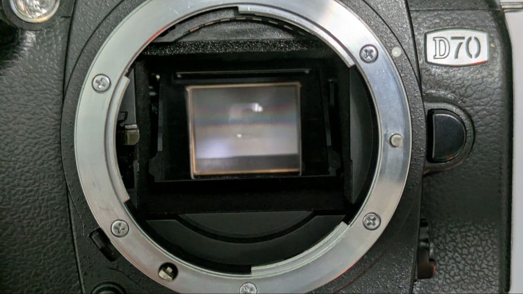 Nikon D70 デジタル一眼レフ　レンズ付き　訳あり品（現状渡し）