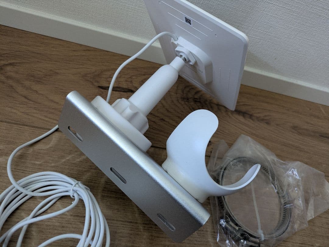 スイッチボット防犯カメラ（ソーラーパネル、マウント付き）