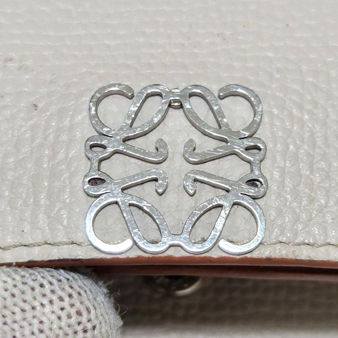 ✨美品　正規品✨ロエベ　三つ折り　アナグラム　小銭入れ　ロゴ金具　ベージュ