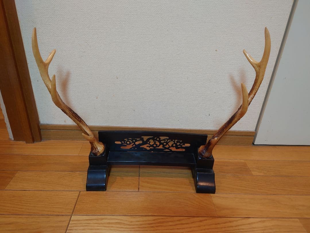 模造刀　二振り　台座付き