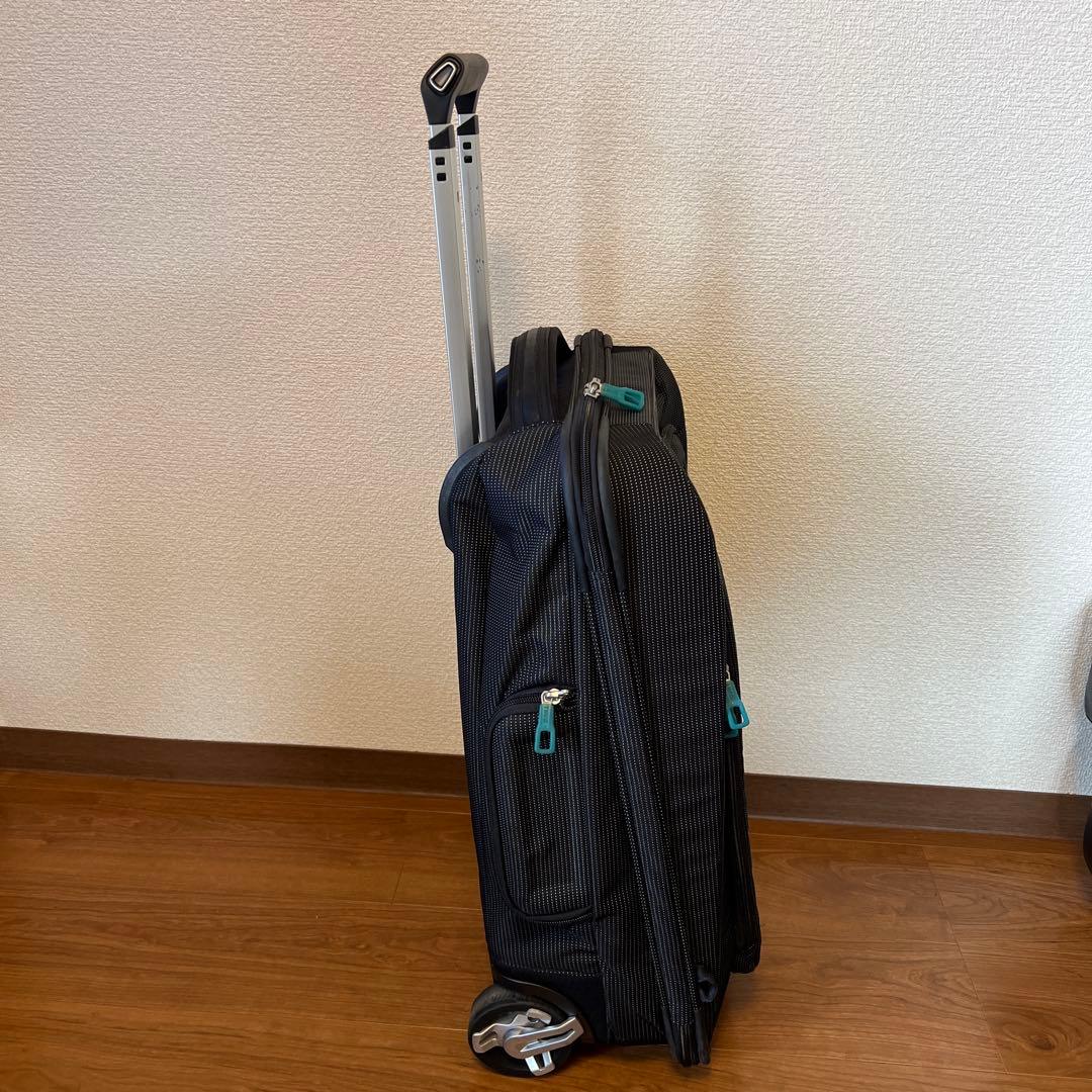 THULE 中型キャリーケース ブラック