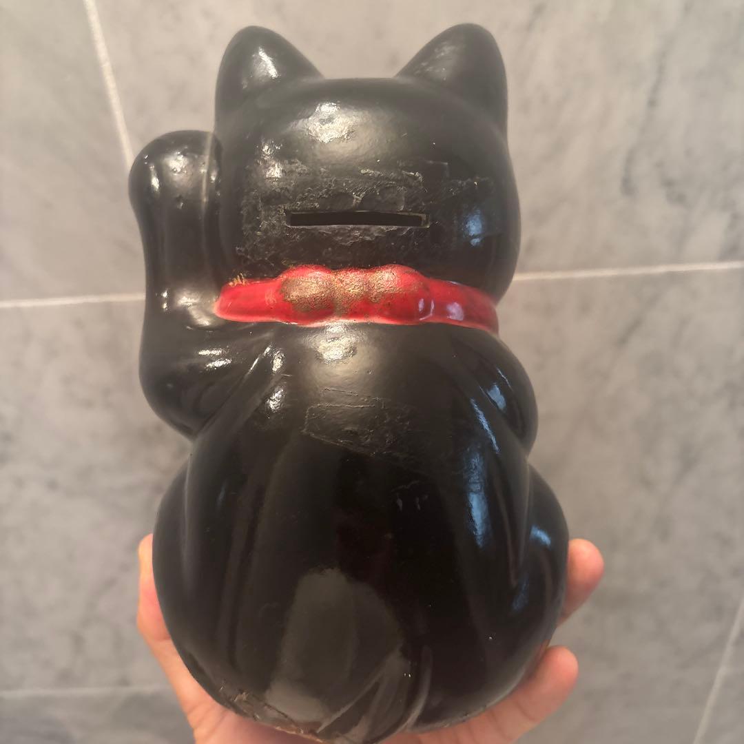 アンティーク手描きの長いお髭と大きな瞳が芸術的で打ち出の小槌が珍しい招き猫の陶器