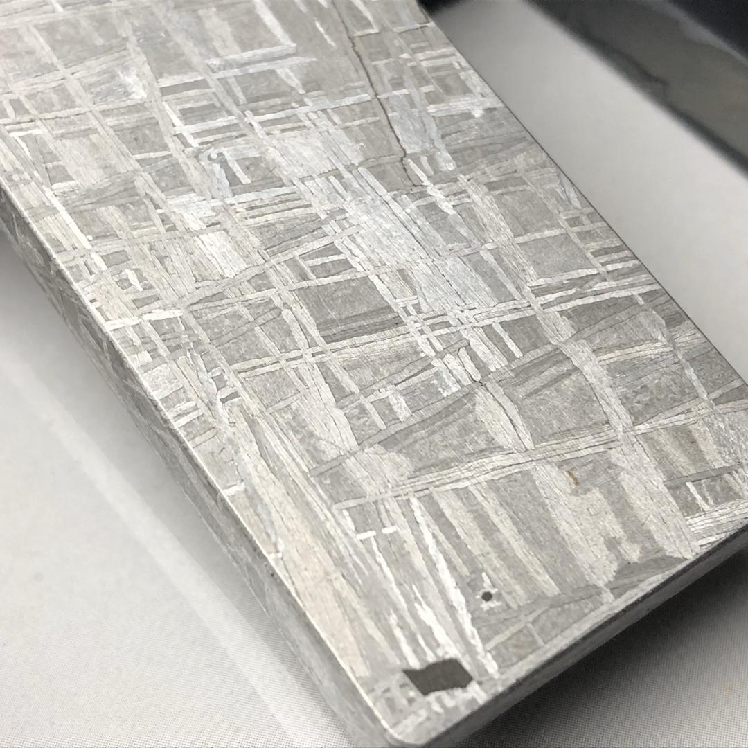 ムオニオナルスタ隕石 鉄隕石　隕石　重さ約77ｇ　ケース付き