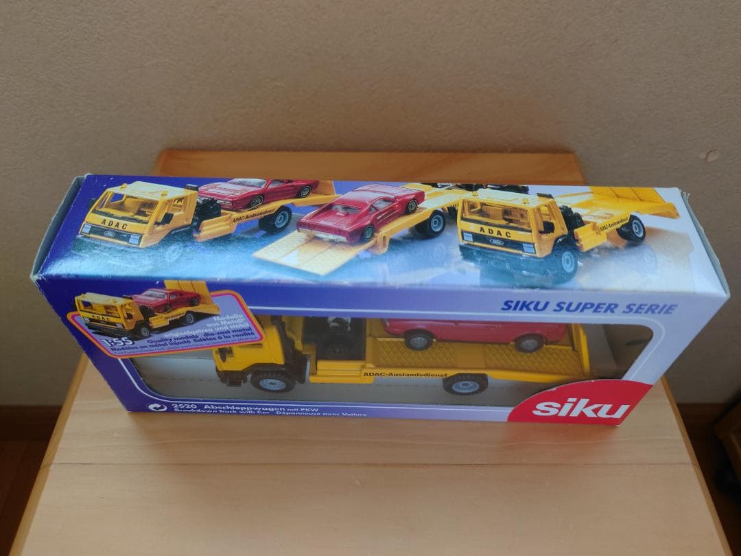 1/55 Siku(ジク)　 ADAC(ドイツ自動車連盟)車積載車＋乗用車