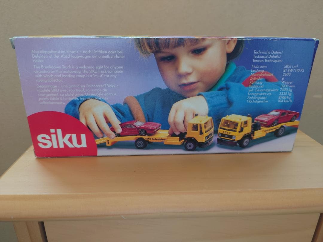 1/55 Siku(ジク)　 ADAC(ドイツ自動車連盟)車積載車＋乗用車