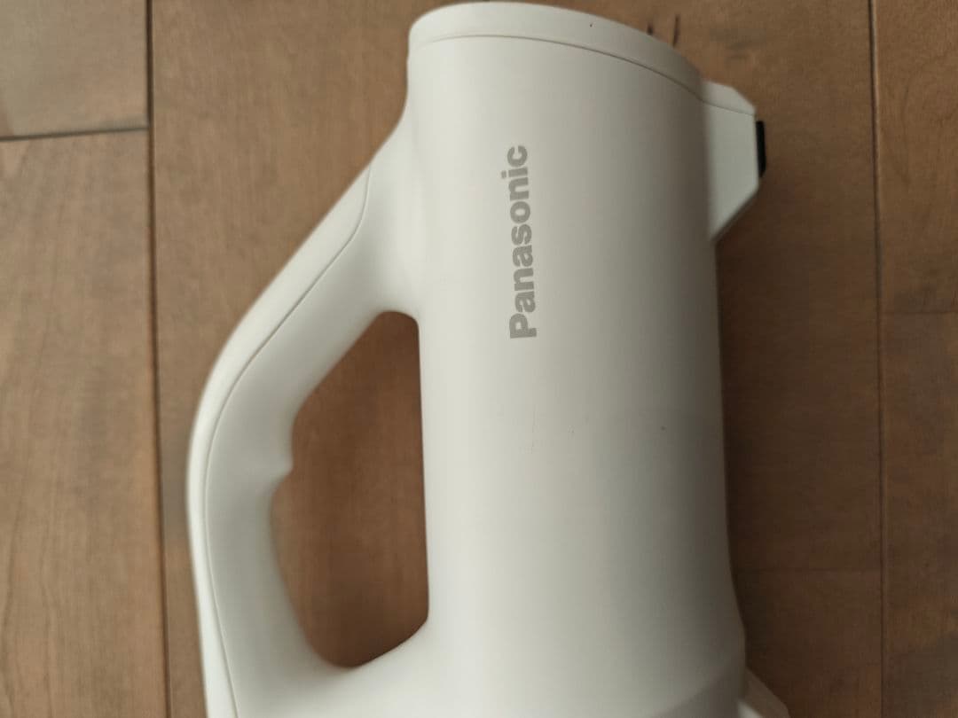 Panasonic MC-SB32J コードレス掃除機　2022年製