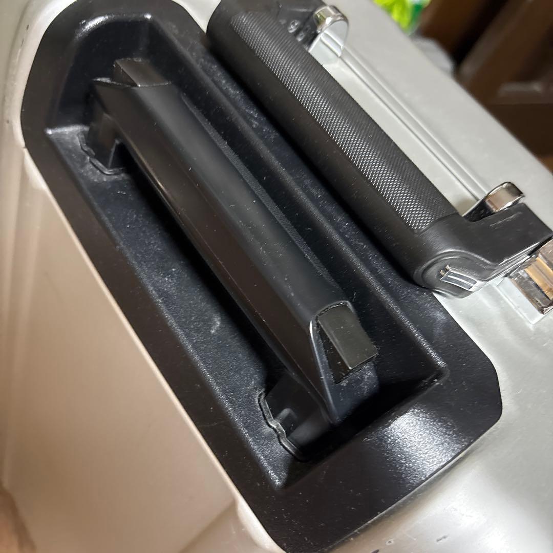 無骨でかっこいい！ゼロハリバートン　アルミ製スーツケース　機内持ち込み可