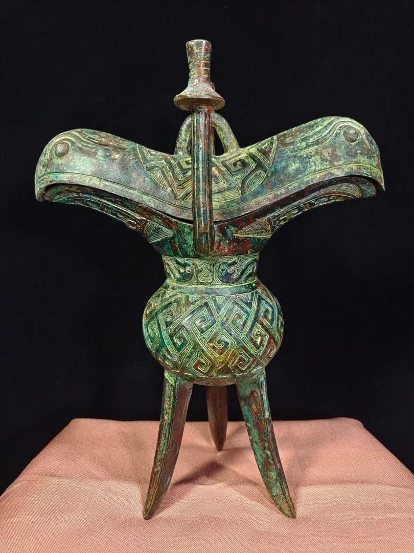中国古美術品.旧蔵珍品·古青銅器【勾連雷文双流爵】三脚儀式器／古代風礼器／酒器