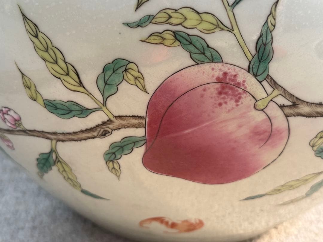 中国　粉彩　九桃紋天球瓶　大清乾隆年製　送料込み260117