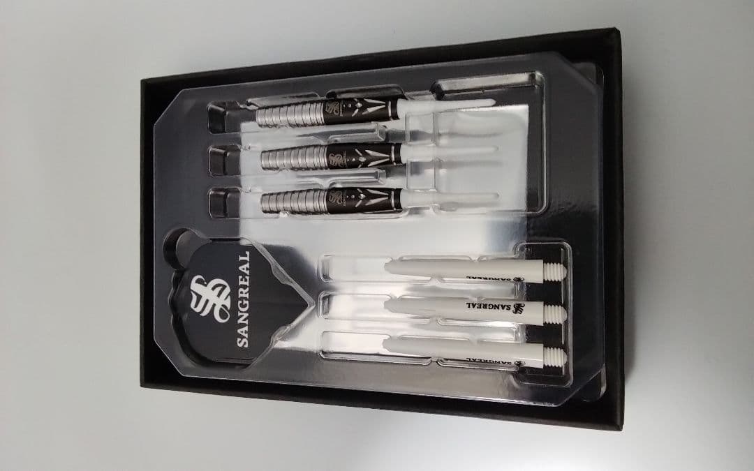 サングリアル!坂口優希恵!極美品!新品同品!付録未開封!ダーツセット