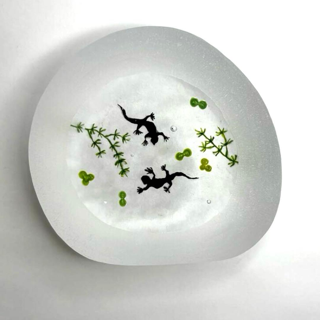 久保裕子さん作　ガラス　アカハライモリ　水草　ペーパーウェイト　文鎮　オブジェ