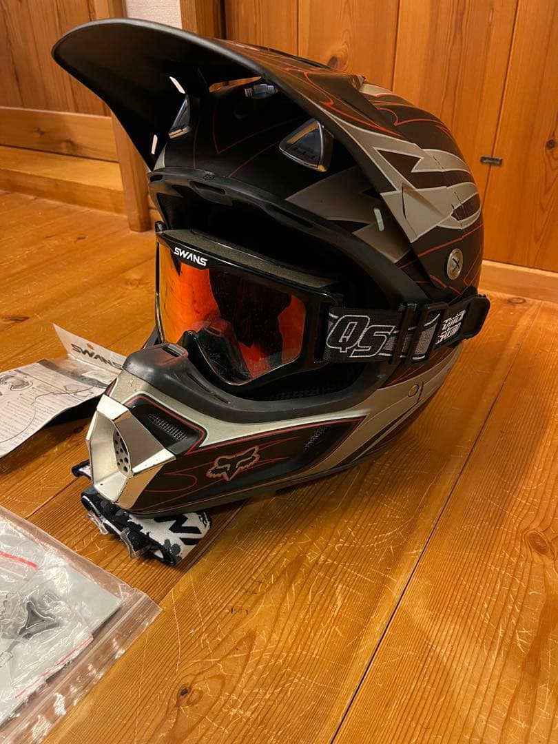 FOX V3 パイロット　オフロード　ヘルメット